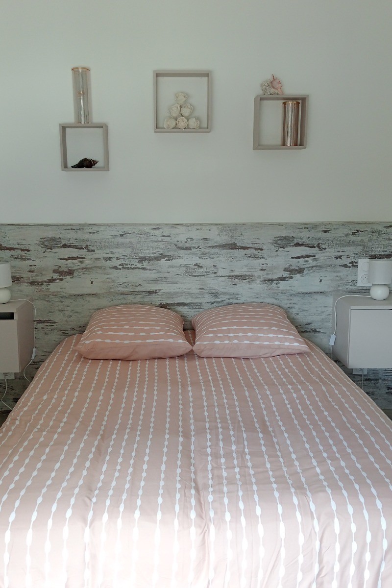 Chambre 2 avec un lit en 140