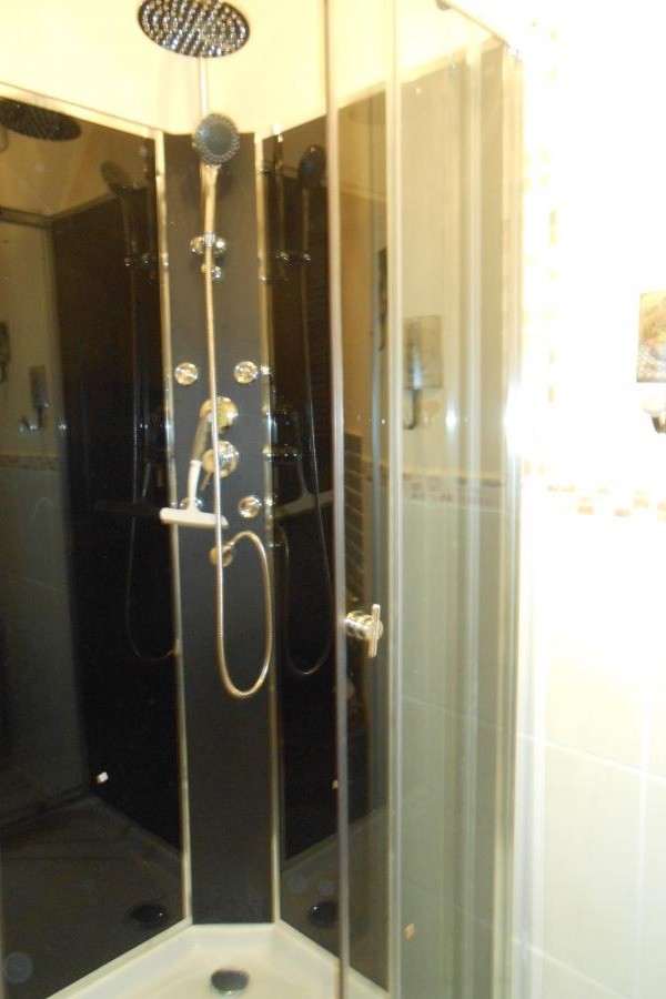 La Dame Blanche - Chambre Cordon de Royat -Salle d'eau étage