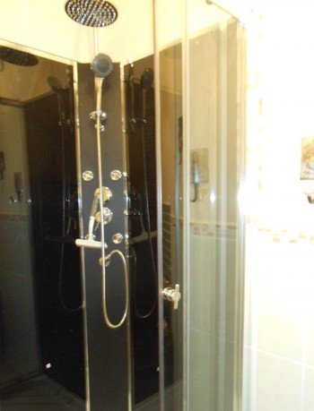 La Dame Blanche - Chambre Cordon de Royat -Salle d'eau étage