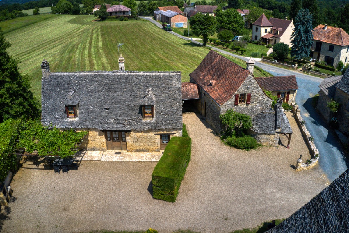 NOS GITES LA BERGERIE 6 personnes ET LE FOURNIAL 7 à 8 personnes.