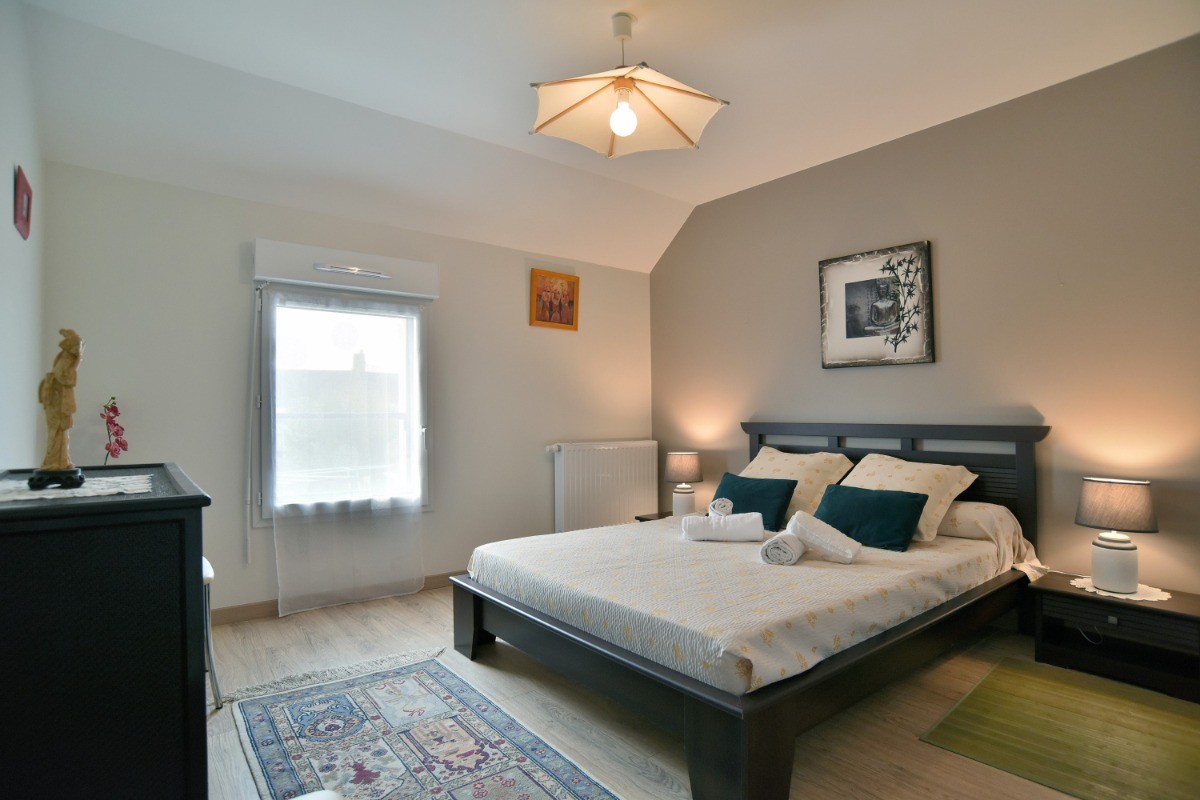 Chambre 1 étage lit 140 X190