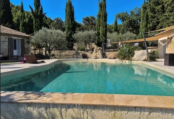 Piscine à débordement
