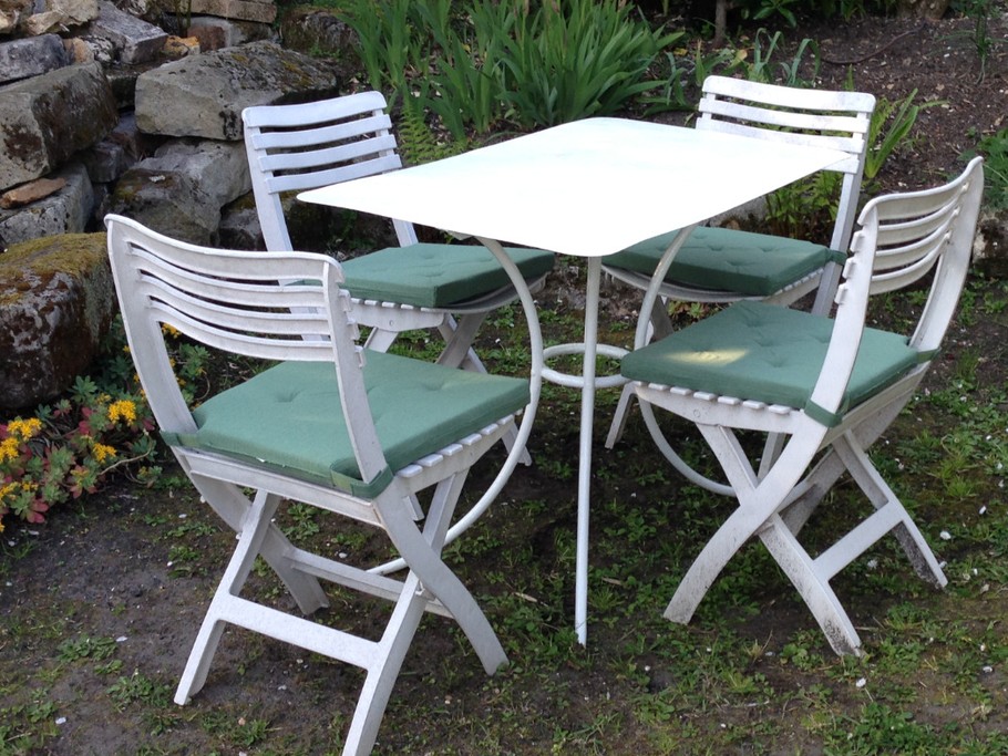 Table sous le figuier