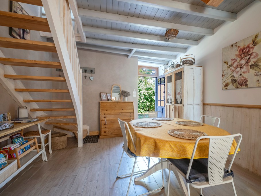 séjour avec porte entrée principale