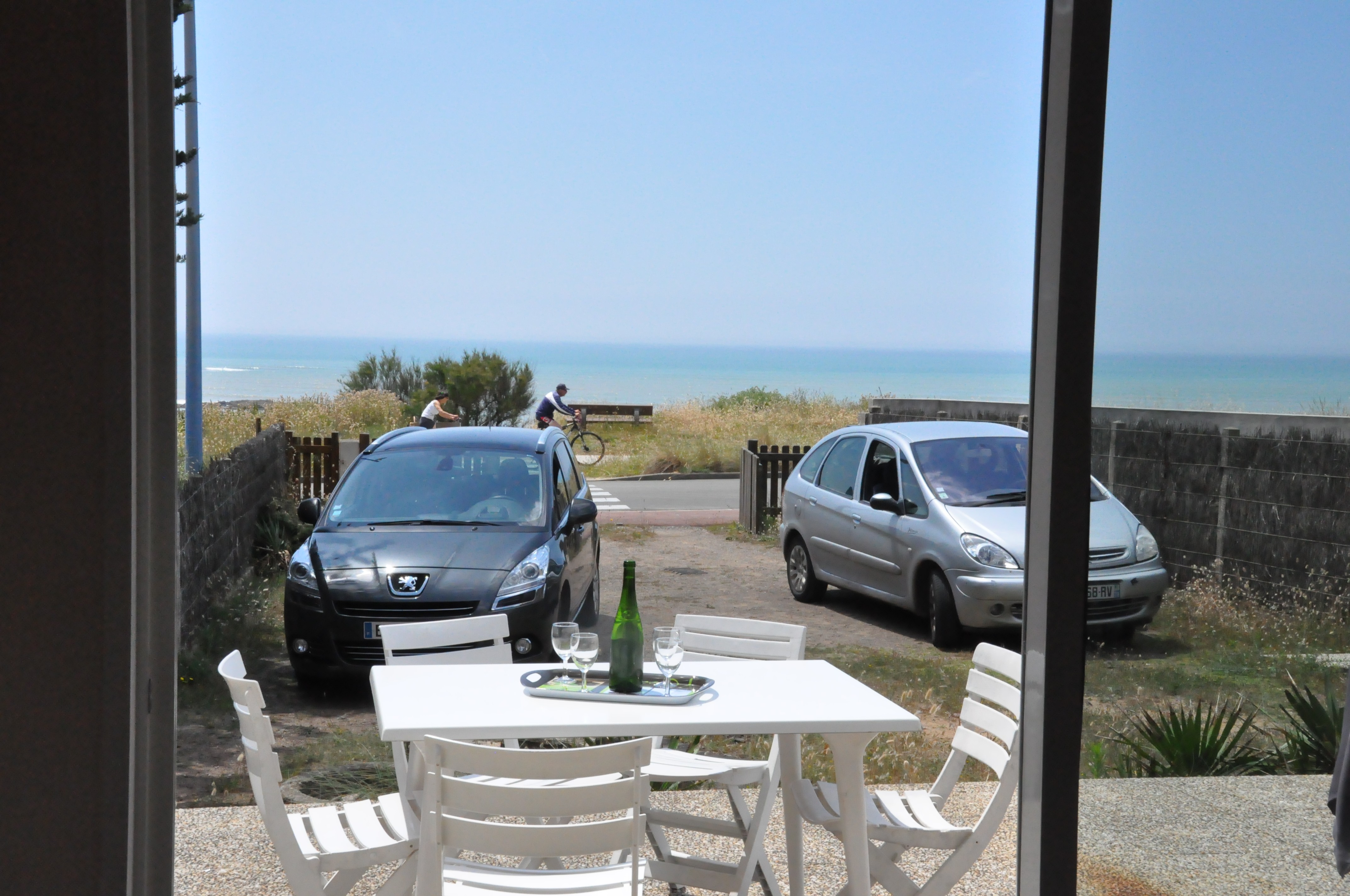 Terrasse et cour fermée