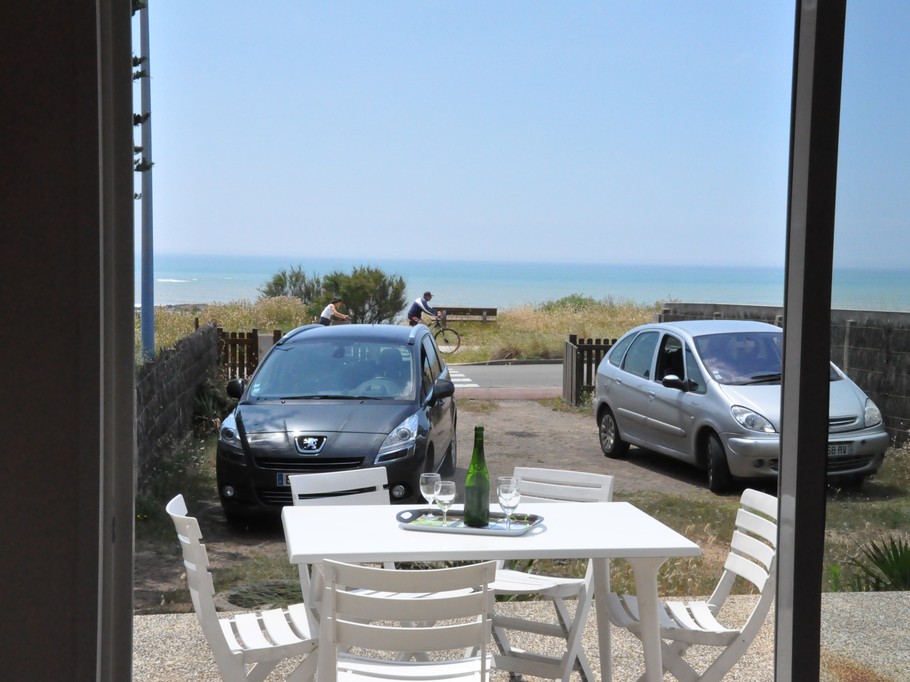 Terrasse et cour fermée