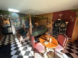 Le terrier aux merveilles Menil Hubert Location de vacances insolite espace repas