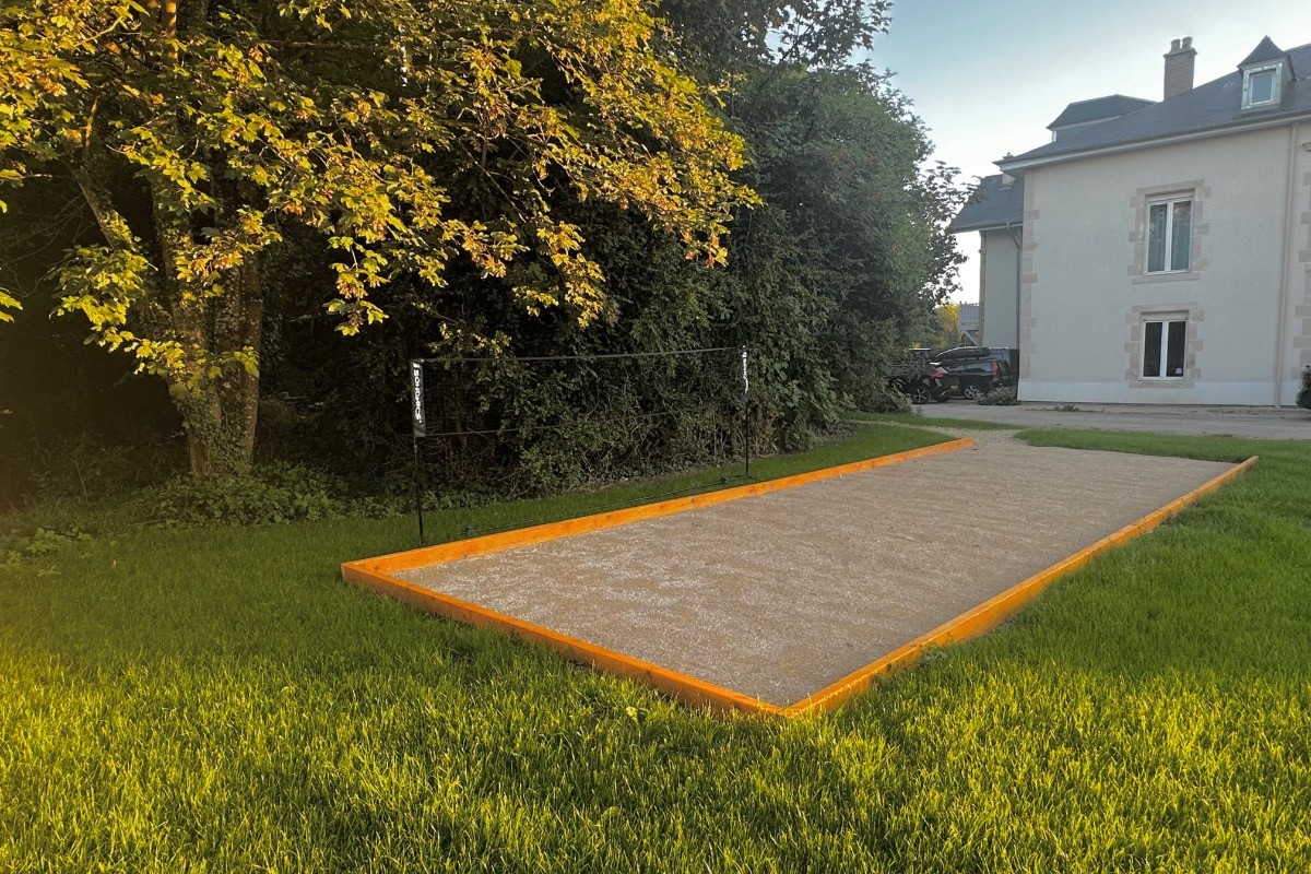 Une place pétanque à votre disposition