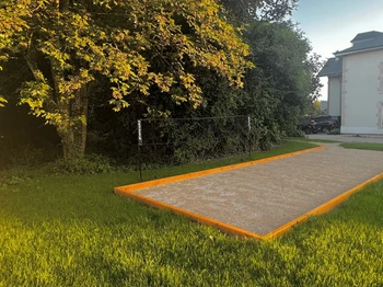 Une place pétanque à votre disposition
