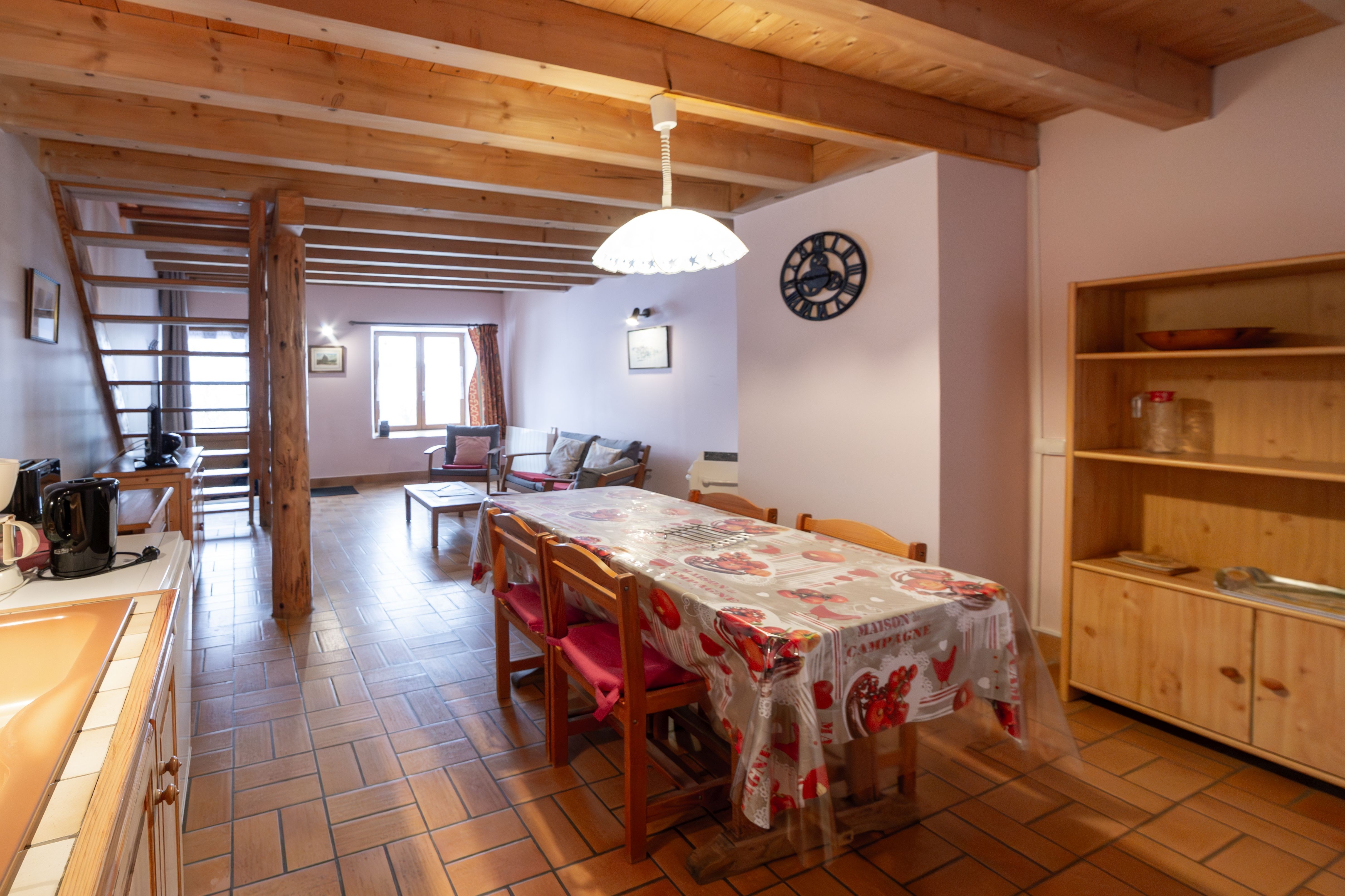 Rez-de-chaussée : Pièce de vie (séjour-cuisine).