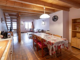 Rez-de-chaussée : Pièce de vie (séjour-cuisine).