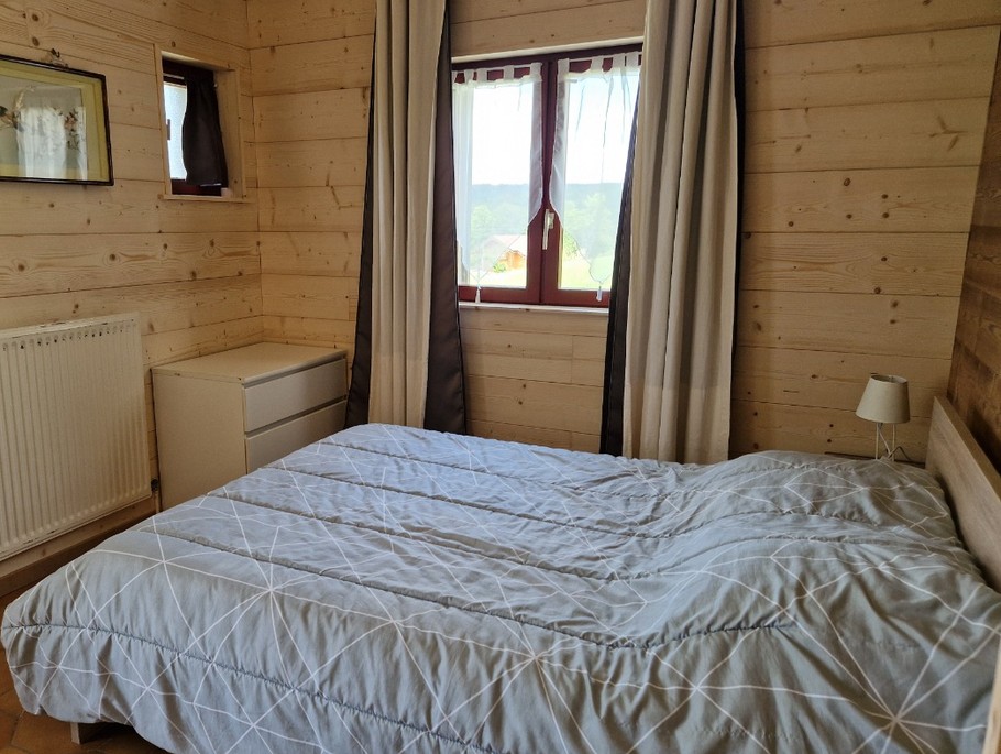 Chambre Lilas à l'étage avec lit 2 personnes et balcon - Gîte des 4 vents à Girmont - Val d'Ajol dans les Vosges