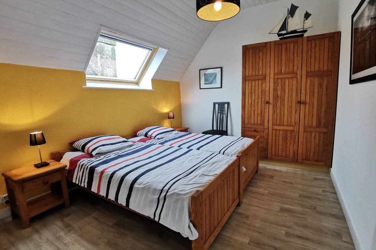 Etage: Chambre 2 avec 2 lits 90