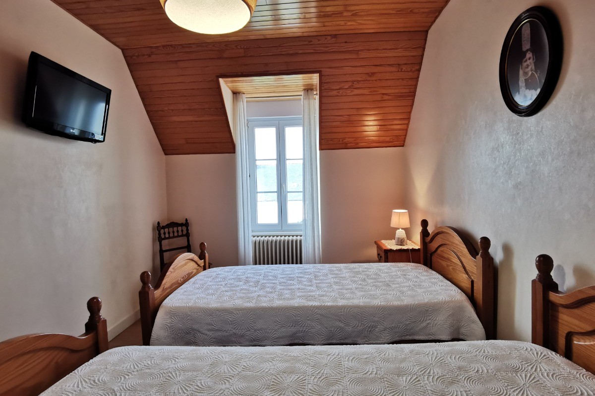 chambre 2 avec TV mural