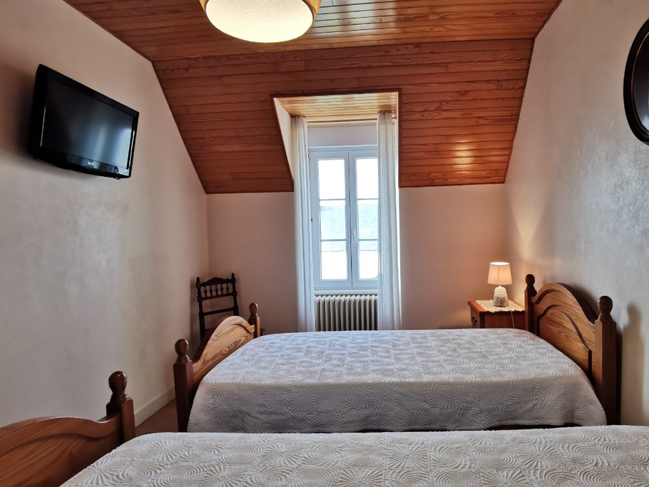 chambre 2 avec TV mural