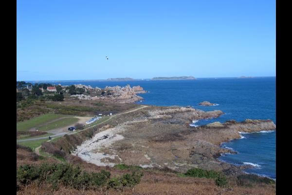 Le sentier des douaniers et vue sur les 7 Iles