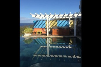 piscine, aqua-bike et salon extérieur