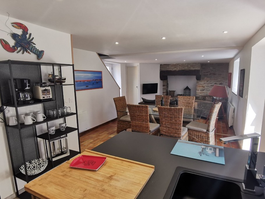 Cuisine ouverte sur la pièce de vie