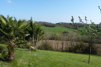Montdurausse, Tarn ,vue sur les collines avoisinantes.