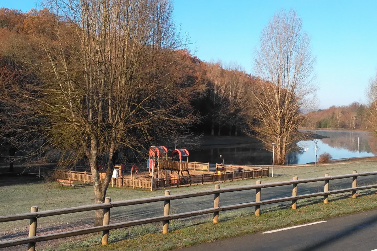 Baignade aire de jeux : ECOUTE S'IL PLEUT