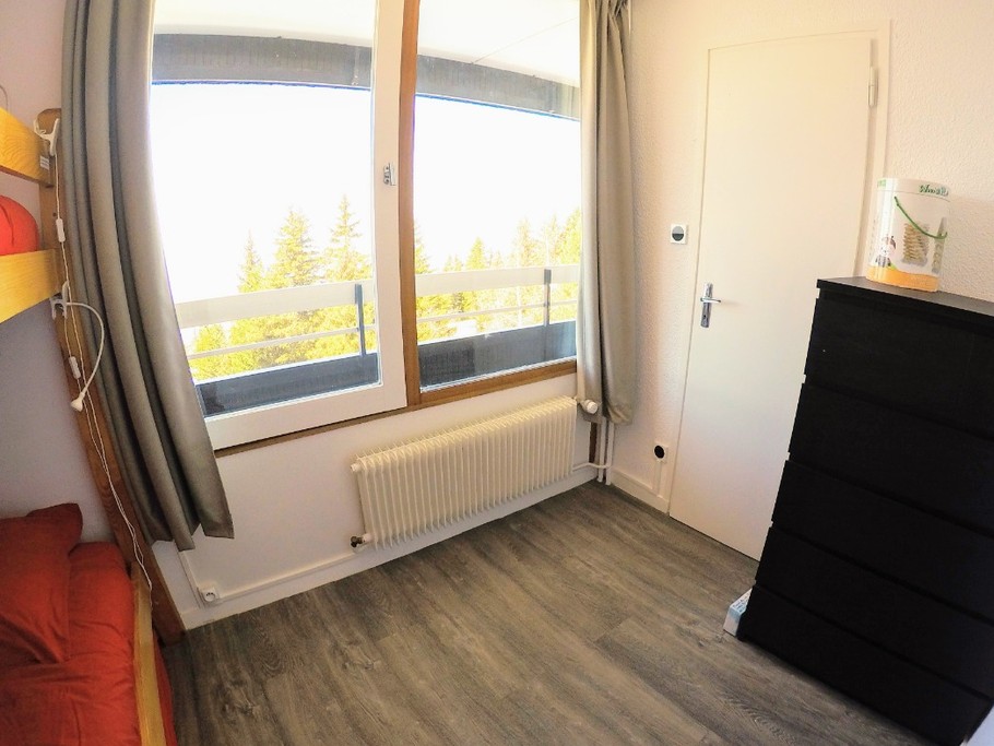 La commode de la chambre vous permet de ranger vos affaires