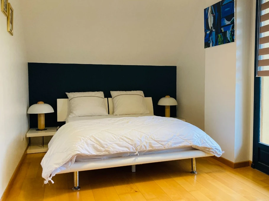 Chambre donnant sur le balcon - Lit double