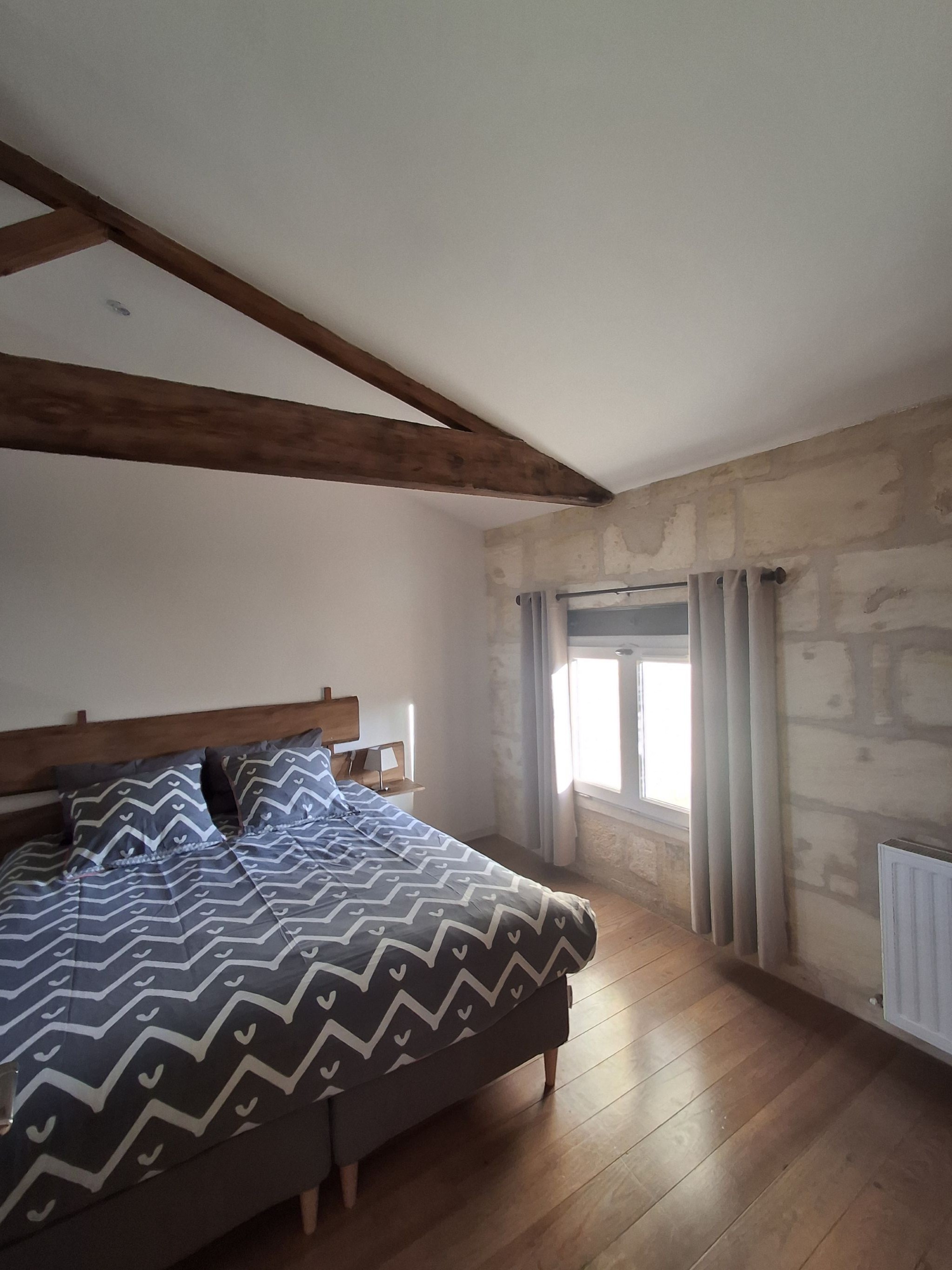 Chambre à gauche de l'escalier