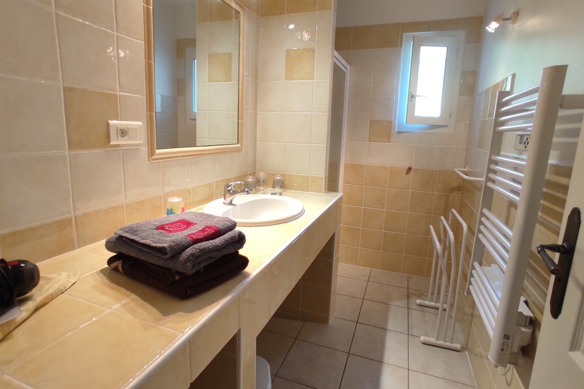 Gîte les clapas - la Maison Verte - Salle d'eau