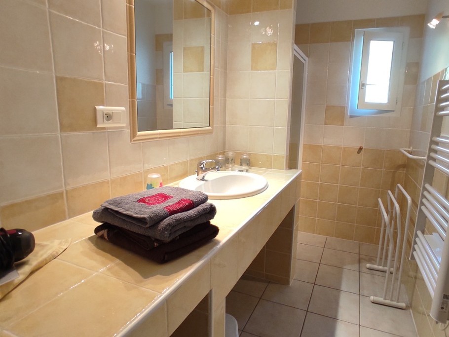 Gîte les clapas - la Maison Verte - Salle d'eau