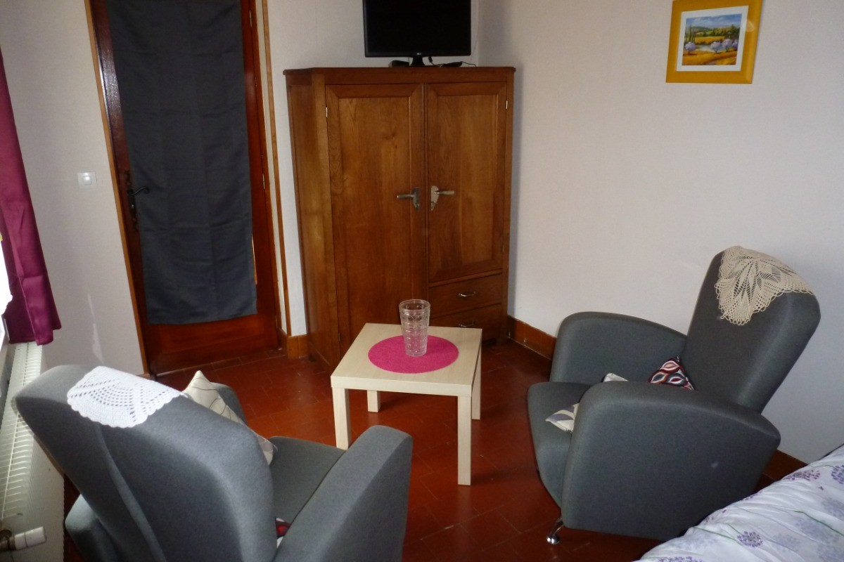 Espace_Salon_Avec_Lit_Gigogne