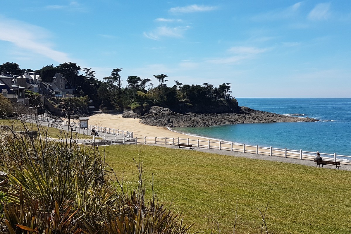 La plage du Val à 650m