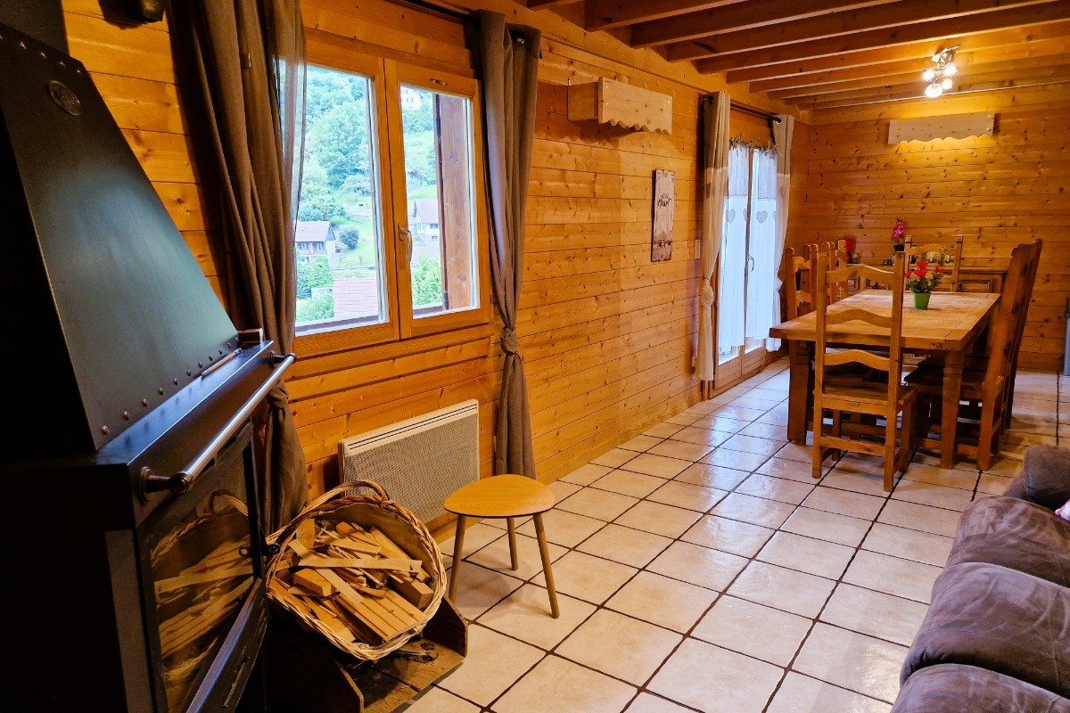 Pièce de vie avec cheminée - Chalet de montagne au cœur des Vosges - La Bresse