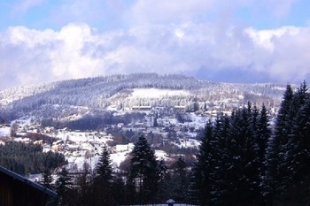 la vallée sous la neige
