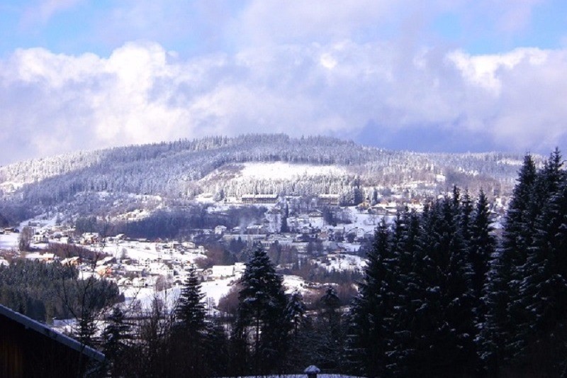 la vallée sous la neige