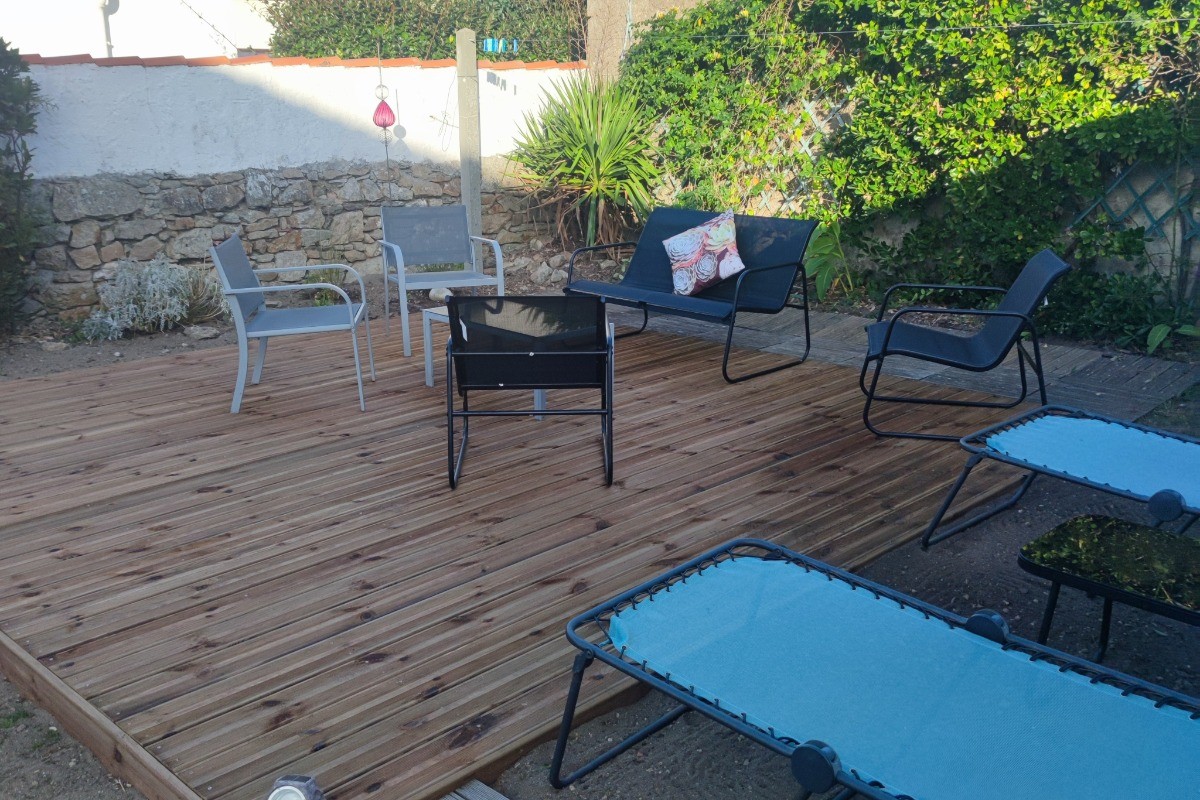 Terrasse avec salon de jardin