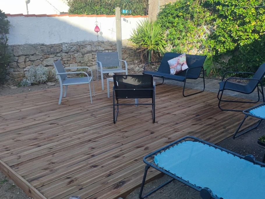 Terrasse avec salon de jardin