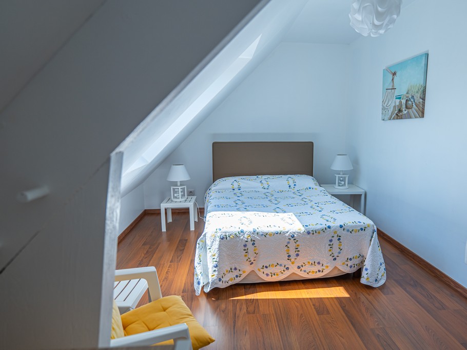 Chambre étage lit 1,40