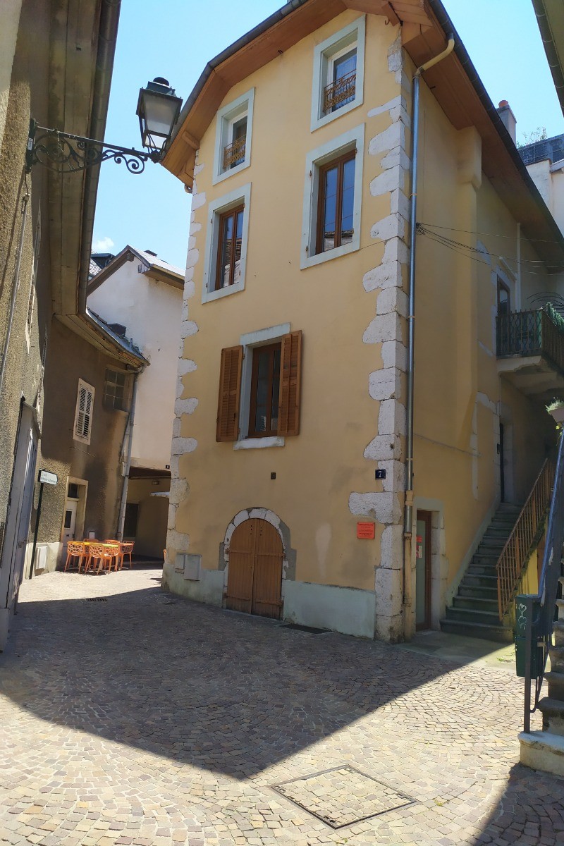 Architecture d'époque , dans un environnement classé aux influences italiennes est victoriennes.