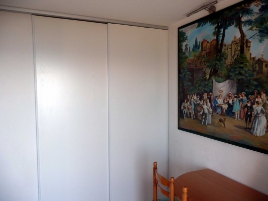 PANNEAUX CACHANT LA CUIISINE DANS LE SEJOUR