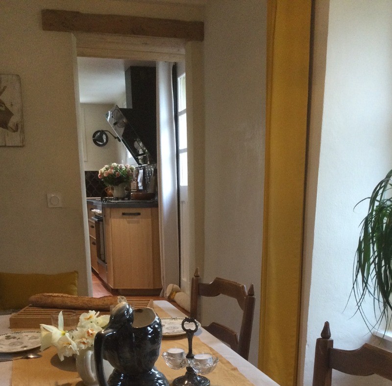 Gîte location de vacances la maison de laurence Mandeville en bessinPHOTO TABLE A MANGER