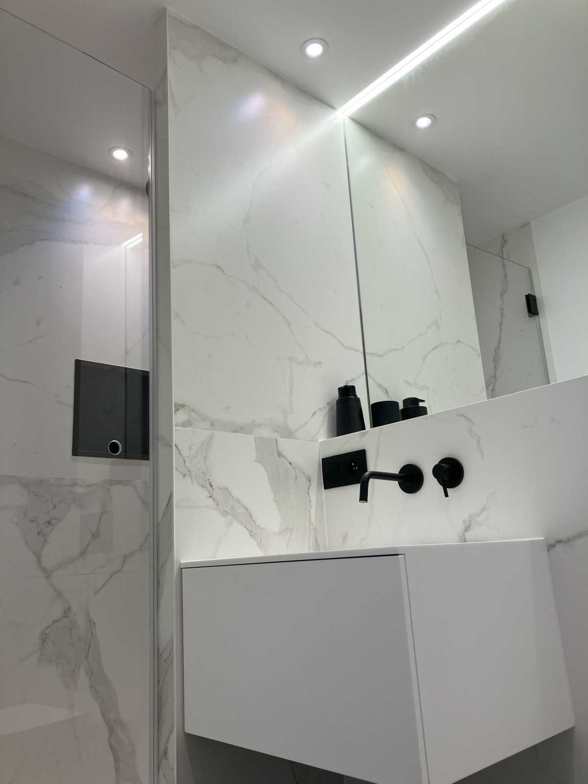Lavabo + accès douche à l'italienne
