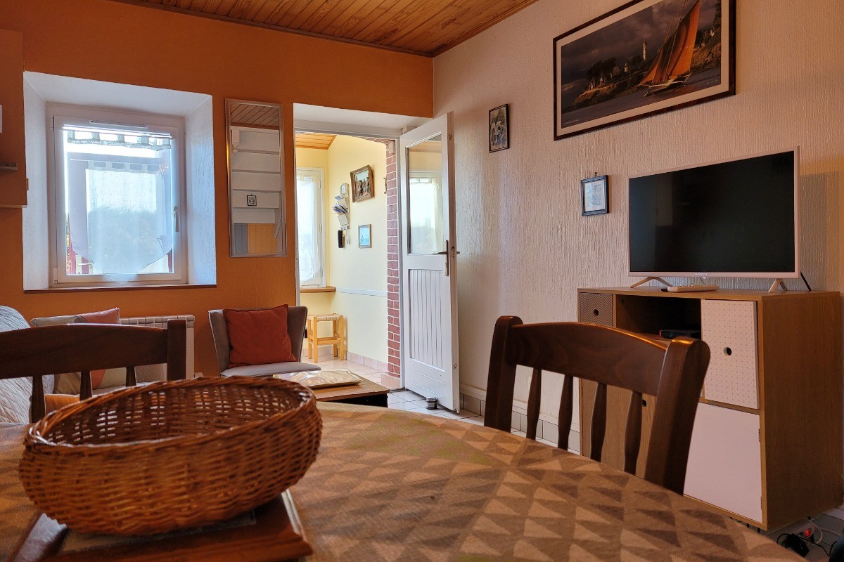 Salon-Hery-Meron-Clévacances-Location-Paimpol