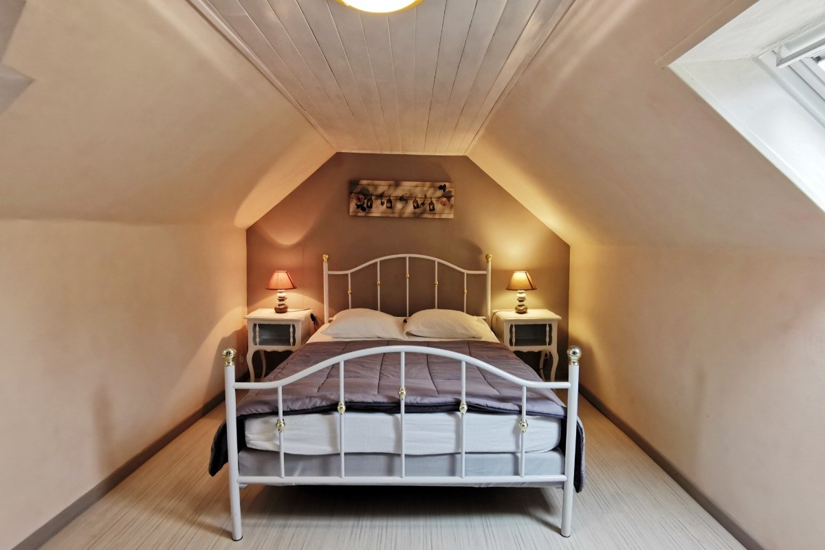 Etage: Chambre 1 avec lit 140