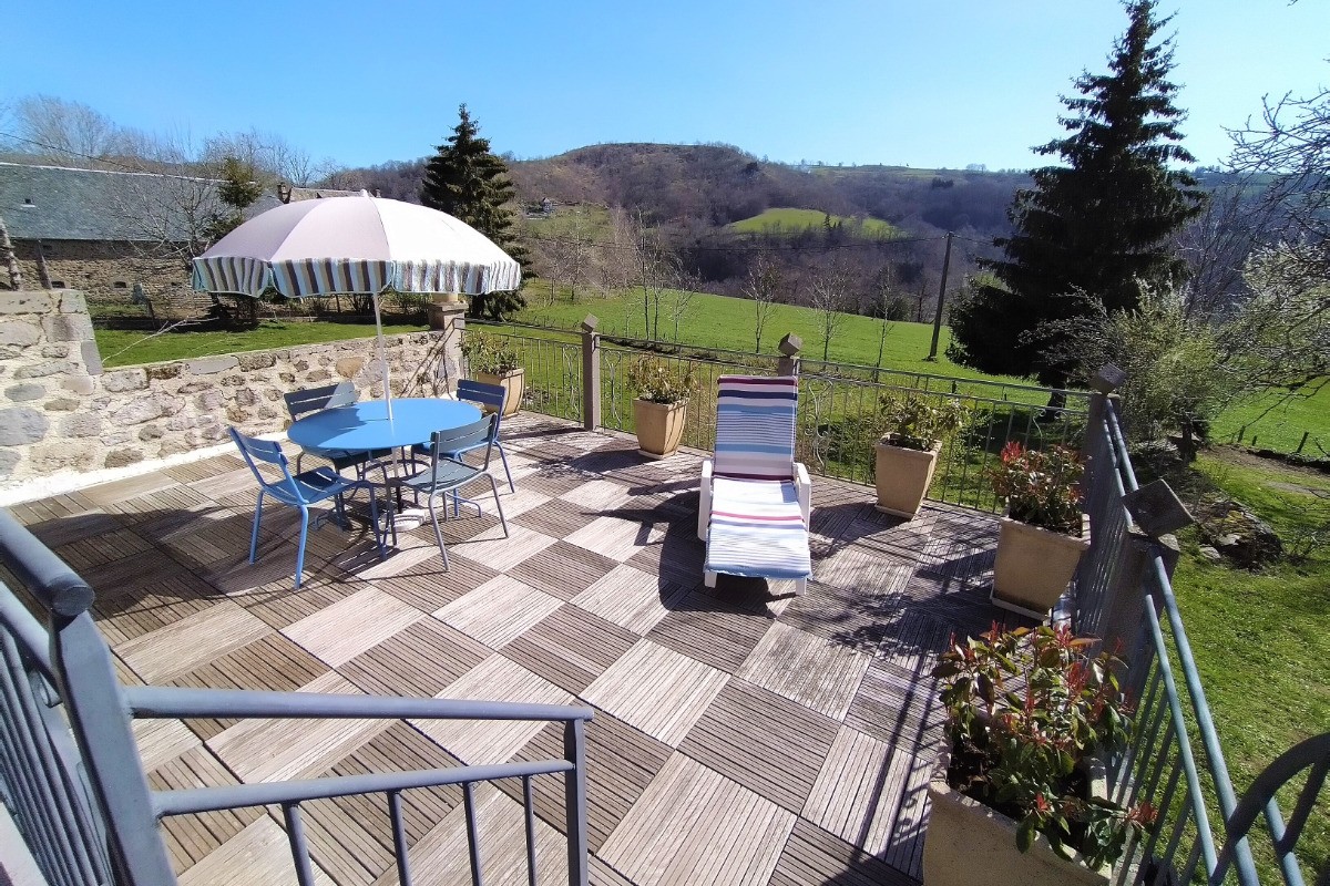 La terrasse avec vue sur la vallée