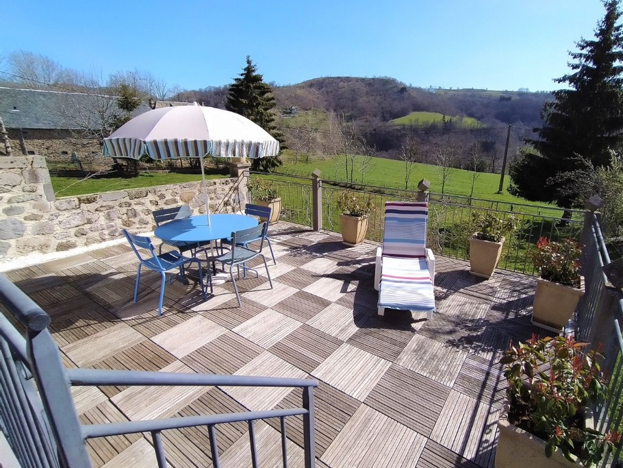 La terrasse avec vue sur la vallée
