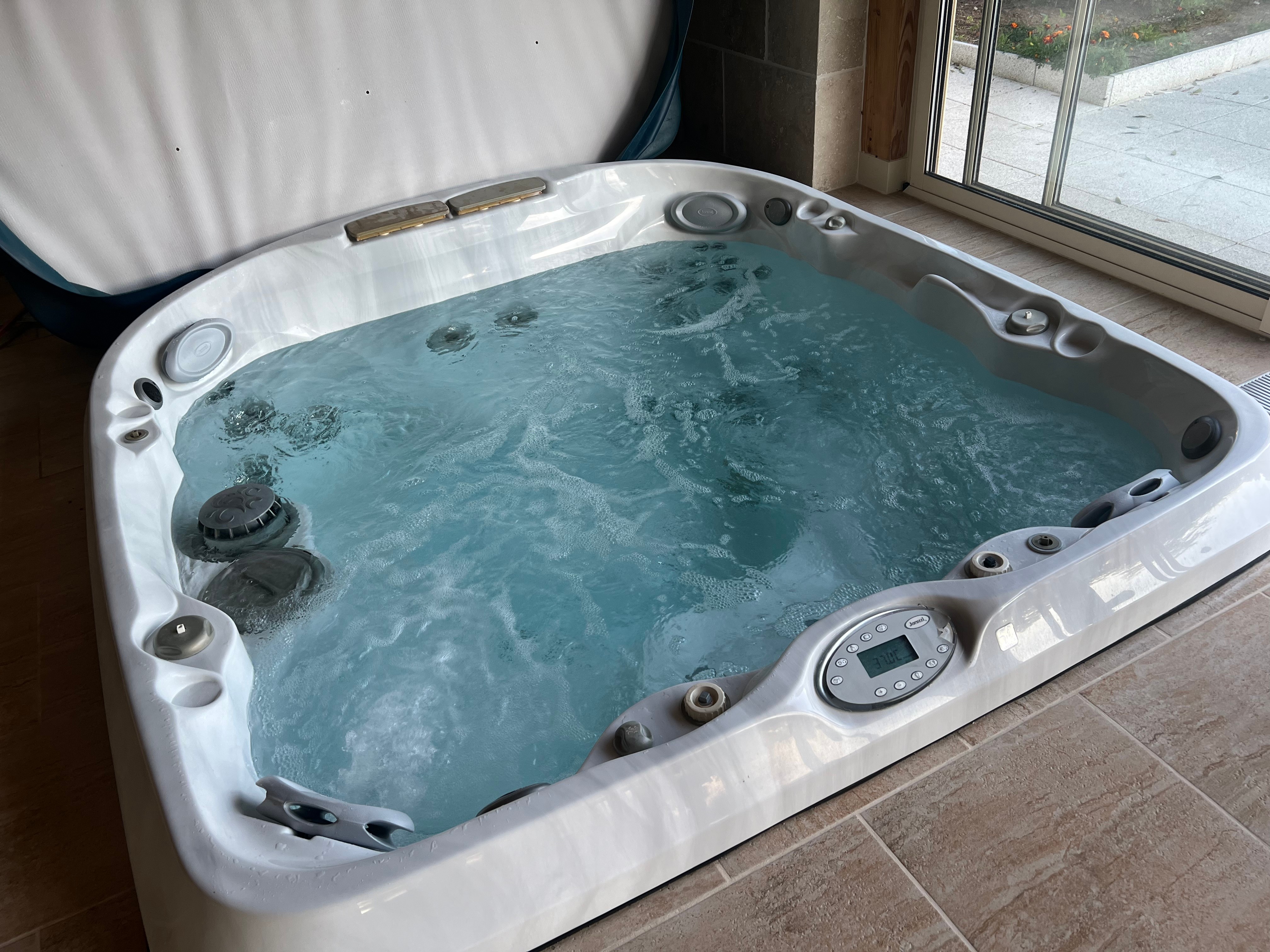 jacuzzi