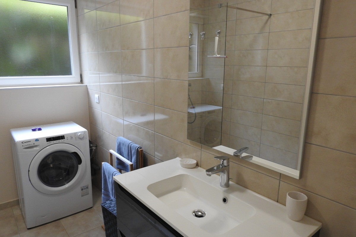 Vasque de la salle de bain (Tapis de sol fournis)