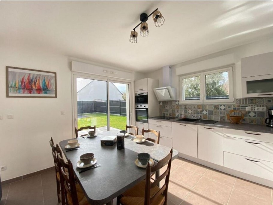cuisine avec vue sur le jardin, accès direct terrasse