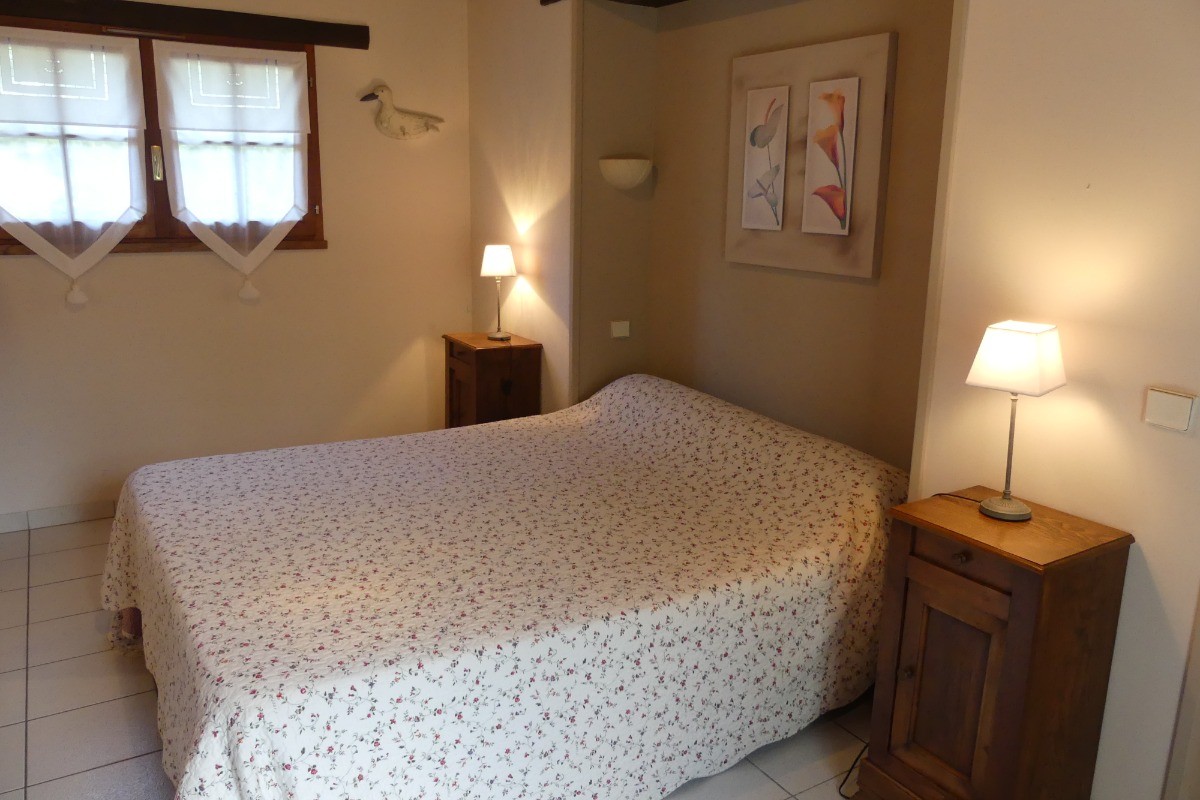 Chambre 1 avec un lit en 160