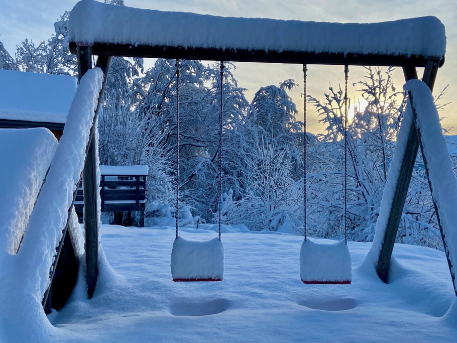 Aires de jeux commun aux différents hébergements du centre : l'hiver sous la neige